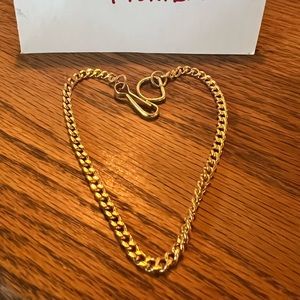Lv chain from a bucket bag